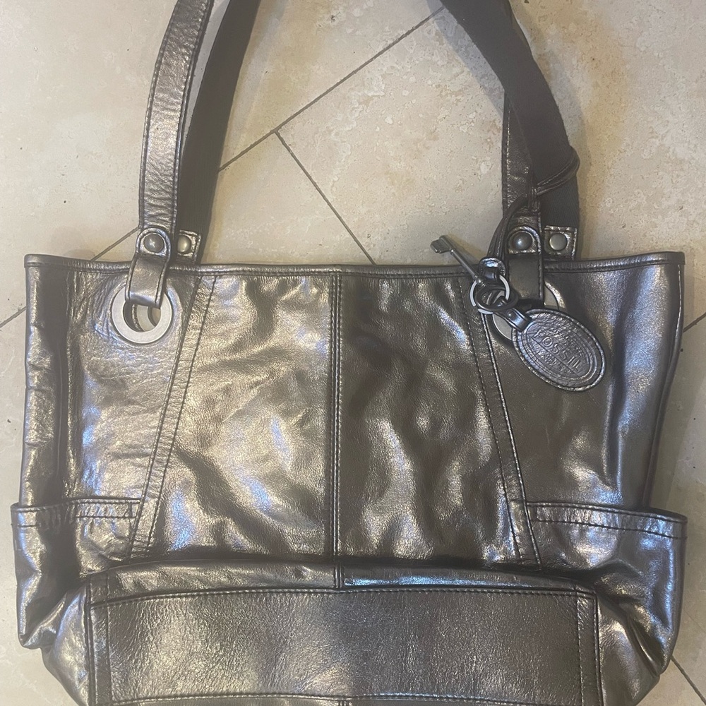 Fossil tote
